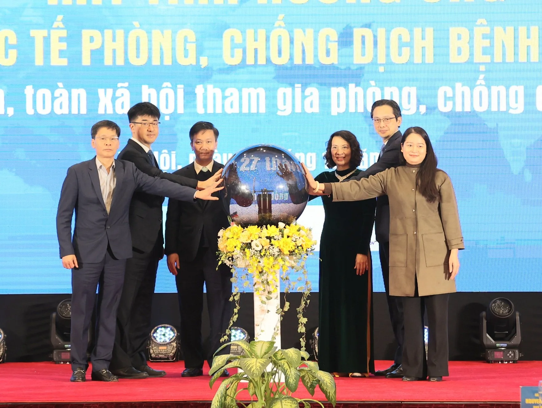 Thứ trưởng Bộ Y tế: Dịch bệnh truyền nhiễm vẫn luôn diễn biến phức tạp, khó lường- Ảnh 4. Thứ trưởng Bộ Y tế: Dịch bệnh truyền nhiễm vẫn luôn diễn biến phức tạp, khó lường- Ảnh 4.