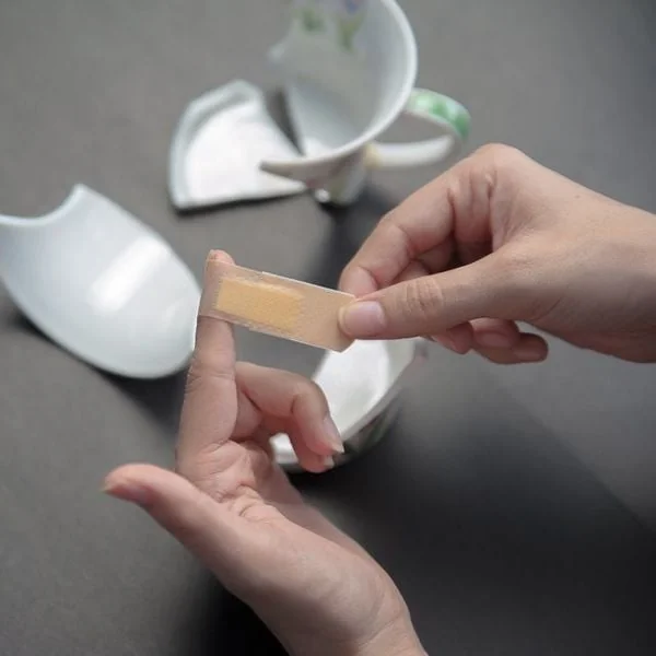 Vật dụng sơ cứu vết thương tại nhà - Băng cá nhân