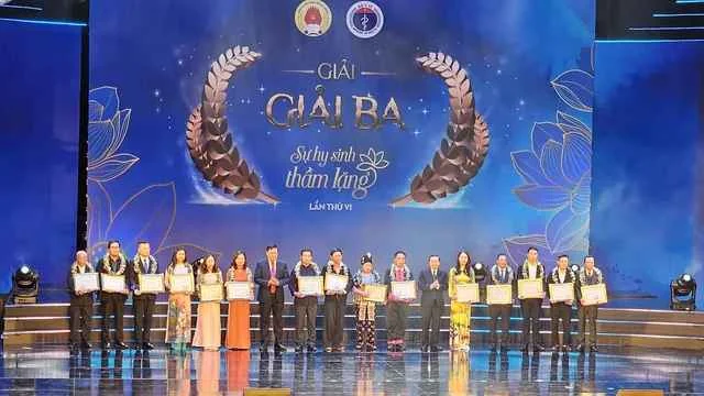 Chủ tịch nước: Các thế hệ thầy thuốc đã vượt qua nhiều gian khó, hết lòng, hết sức cho sứ mệnh cao quý 'chữa bệnh cứu người'- Ảnh 7. Chủ tịch nước: Các thế hệ thầy thuốc đã vượt qua nhiều gian khó, hết lòng, hết sức cho sứ mệnh cao quý 'chữa bệnh cứu người'- Ảnh 7.