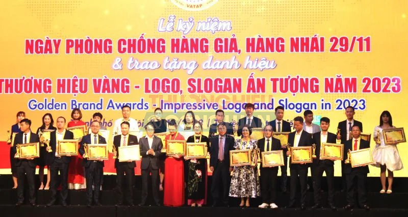 Các doanh nghiệp được tôn vinh danh hiệu “Thương hiệu Vàng – Logo và slogan ấn tượng” – năm 2023 (Ảnh: Nguyễn Kiên) Các doanh nghiệp được tôn vinh danh hiệu “Thương hiệu Vàng – Logo và slogan ấn tượng” – năm 2023 (Ảnh: Nguyễn Kiên)