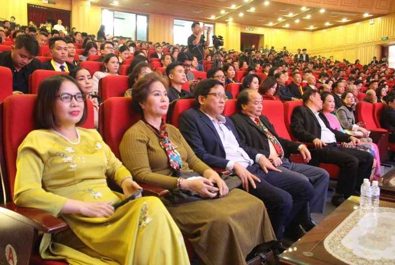 Các đại biểu tham dự buổi lễ Các đại biểu tham dự buổi lễ