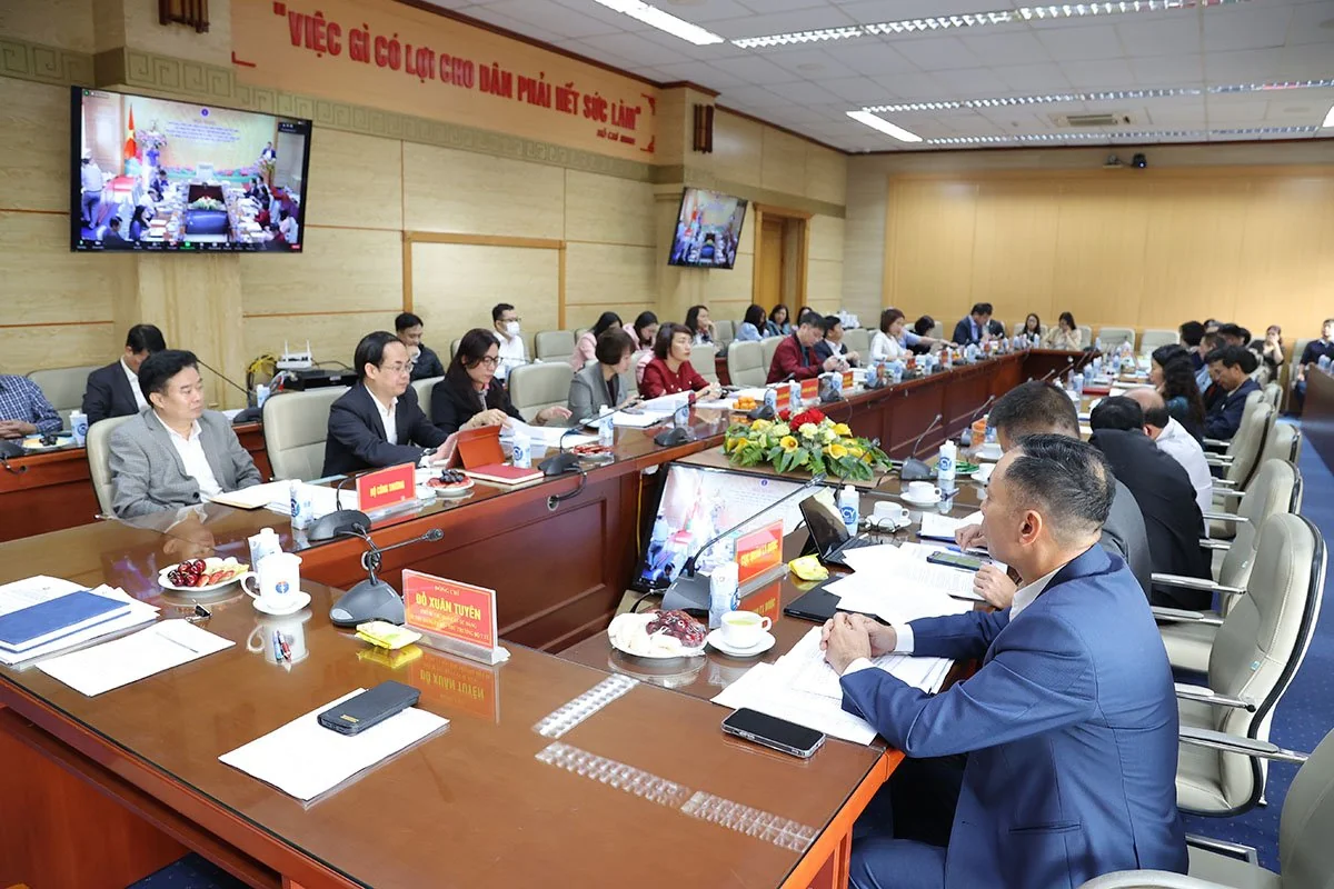 Thứ trưởng Bộ Y tế: Mục tiêu lớn nhất là người dân được tiếp cận thuốc chất lượng đầy đủ, kịp thời, chi phí hợp lý- Ảnh 4. Thứ trưởng Bộ Y tế: Mục tiêu lớn nhất là người dân được tiếp cận thuốc chất lượng đầy đủ, kịp thời, chi phí hợp lý- Ảnh 4.