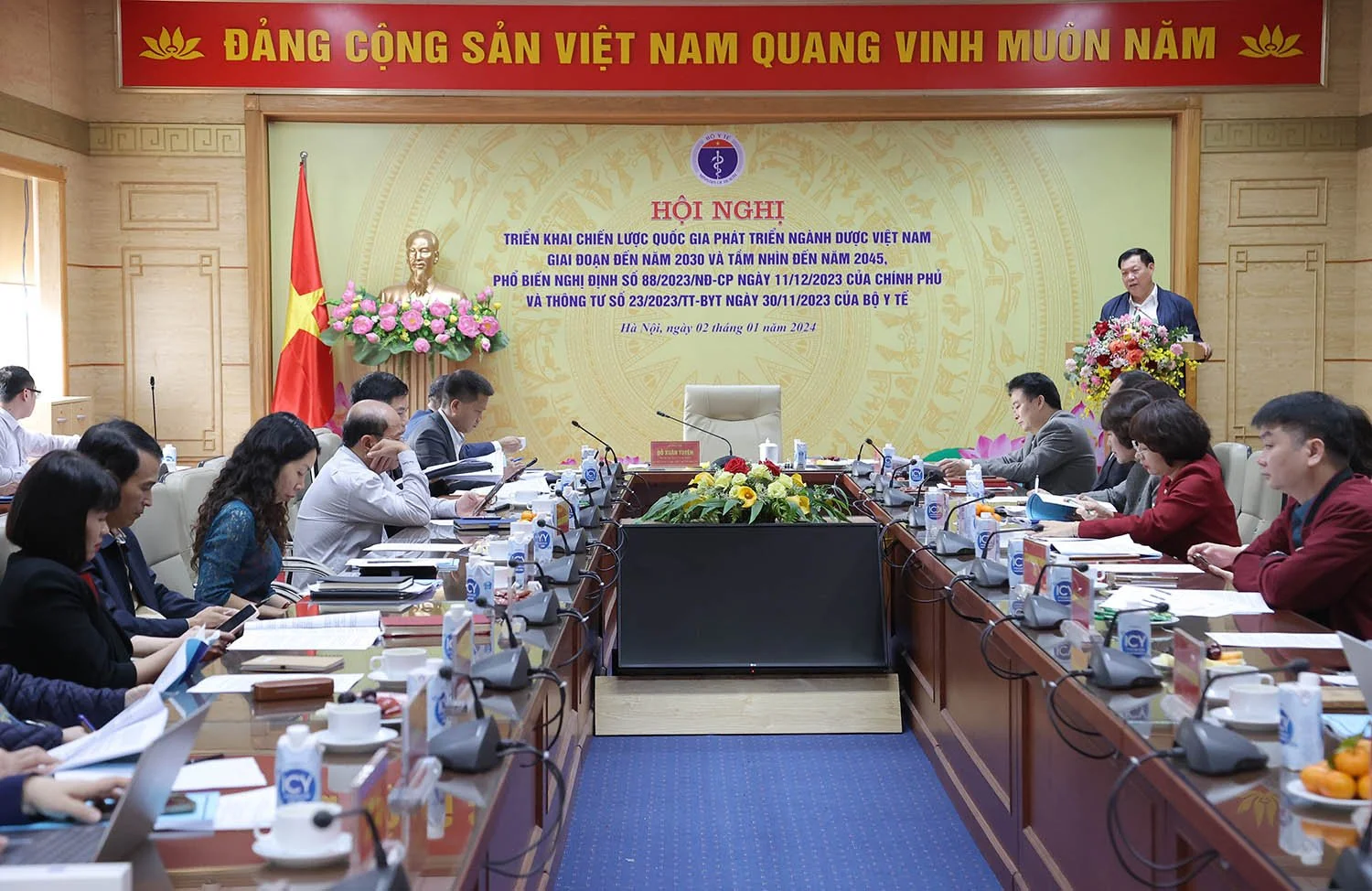 Thứ trưởng Bộ Y tế: Mục tiêu lớn nhất là người dân được tiếp cận thuốc chất lượng đầy đủ, kịp thời, chi phí hợp lý- Ảnh 2. Thứ trưởng Bộ Y tế: Mục tiêu lớn nhất là người dân được tiếp cận thuốc chất lượng đầy đủ, kịp thời, chi phí hợp lý- Ảnh 2.