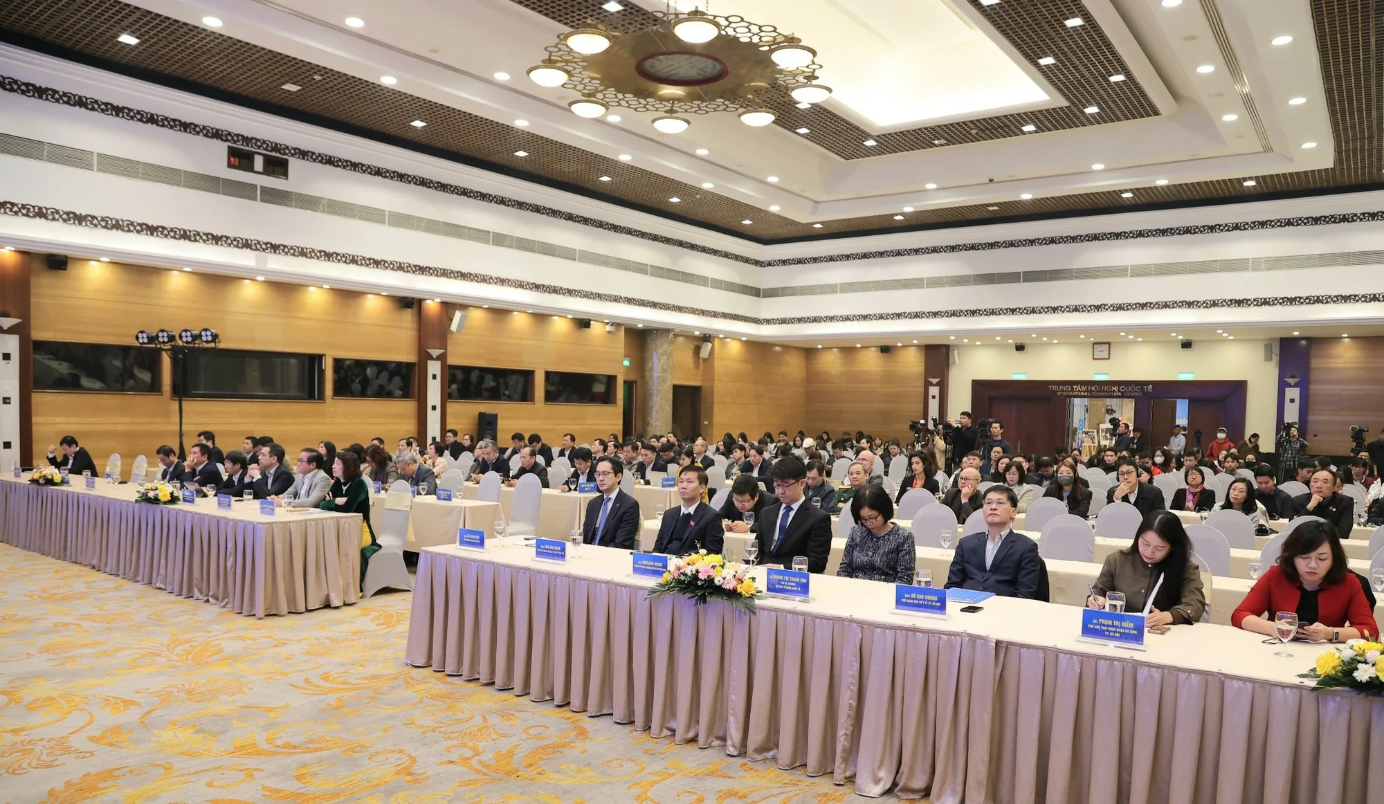 Thứ trưởng Bộ Y tế: Dịch bệnh truyền nhiễm vẫn luôn diễn biến phức tạp, khó lường- Ảnh 3. Thứ trưởng Bộ Y tế: Dịch bệnh truyền nhiễm vẫn luôn diễn biến phức tạp, khó lường- Ảnh 3.