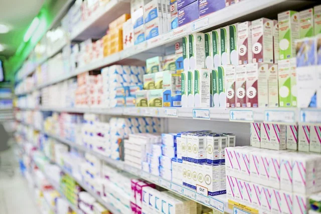 Cơ sở kinh doanh dược không được bán buôn, bán lẻ thuốc cao hơn mức giá kê khai- Ảnh 2. Cơ sở kinh doanh dược không được bán buôn, bán lẻ thuốc cao hơn mức giá kê khai- Ảnh 2.