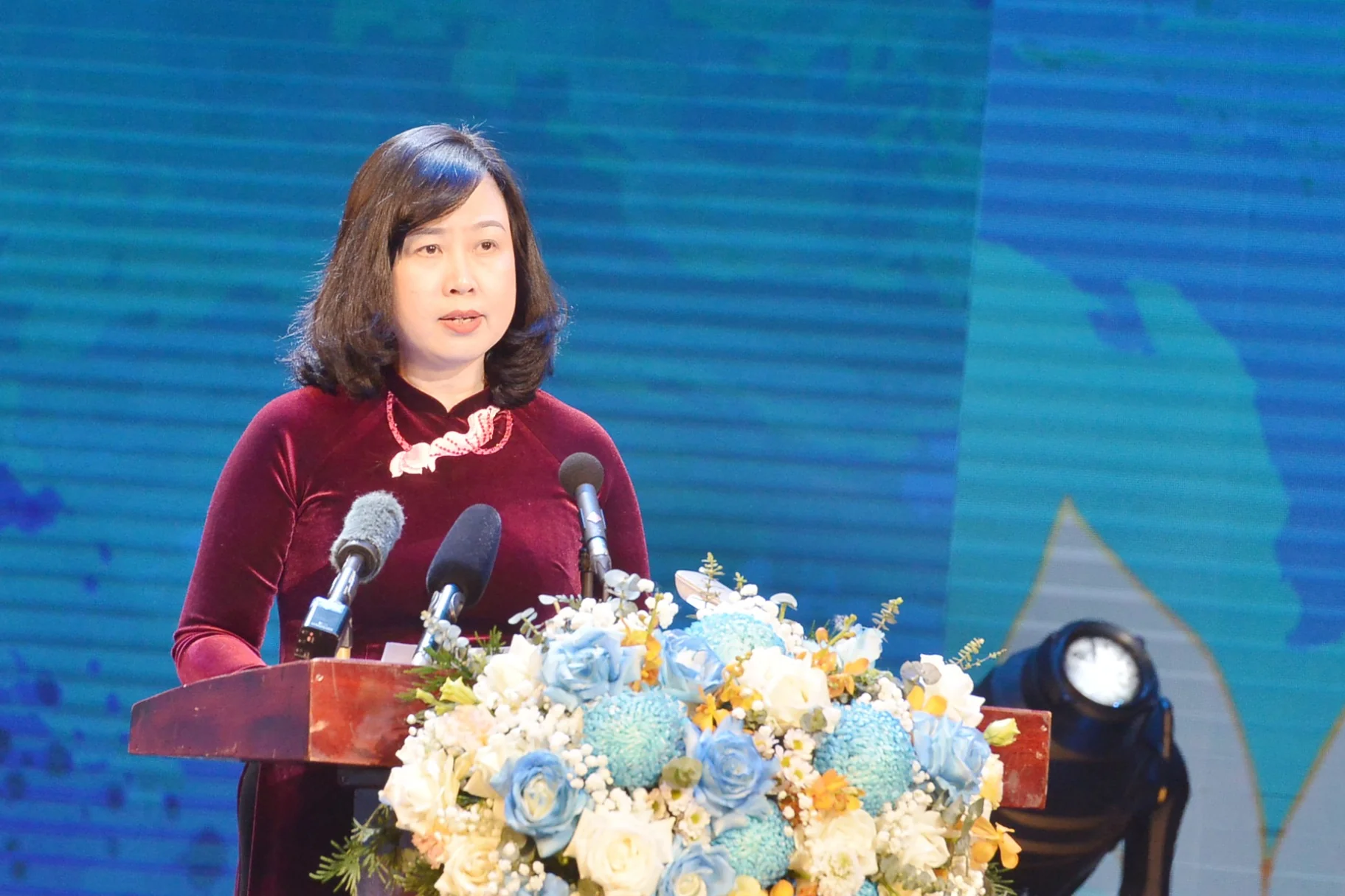 Chủ tịch nước: Các thế hệ thầy thuốc đã vượt qua nhiều gian khó, hết lòng, hết sức cho sứ mệnh cao quý 'chữa bệnh cứu người'- Ảnh 3. Chủ tịch nước: Các thế hệ thầy thuốc đã vượt qua nhiều gian khó, hết lòng, hết sức cho sứ mệnh cao quý 'chữa bệnh cứu người'- Ảnh 3.