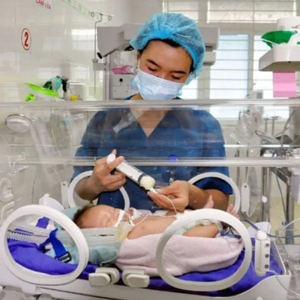 Xông Dạ Dày Silicon và Ống Nuôi Ăn Dài Ngày: Quy Trình Cho Ăn Qua Đường Ống Thông