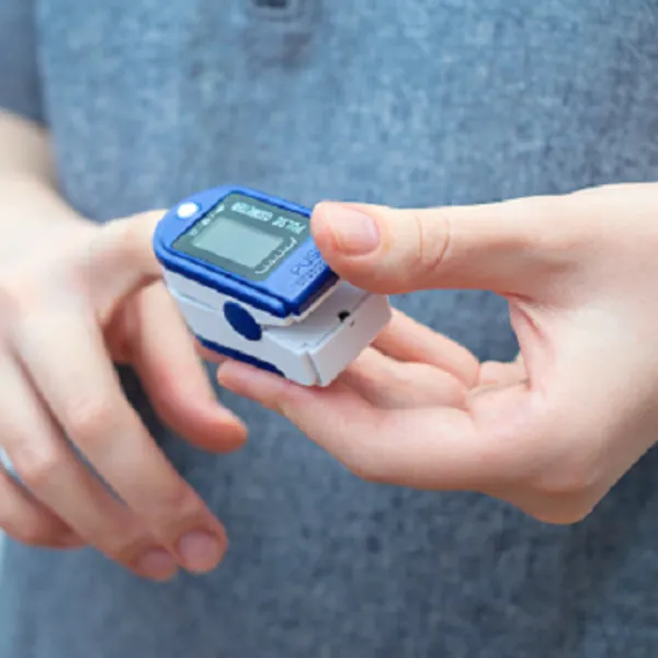 Cách sử dụng máy đo Spo2 để kiểm tra mức độ bão hòa oxy
