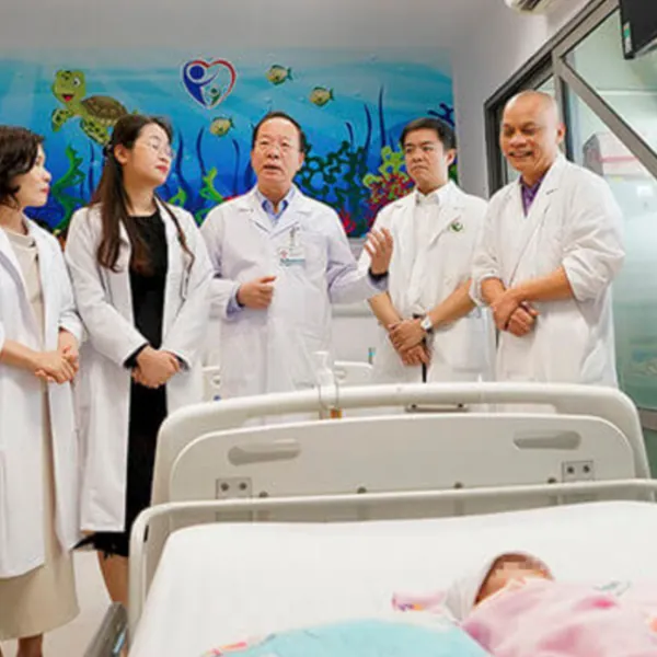 Ca mổ đặc biệt đặt máy tạo nhịp tim cho bé sơ sinh