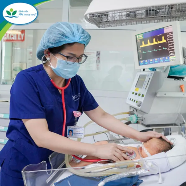 Mổ lấy thai khi chưa có cơn chuyển dạ, 2 trẻ nguy kịch sau sinh