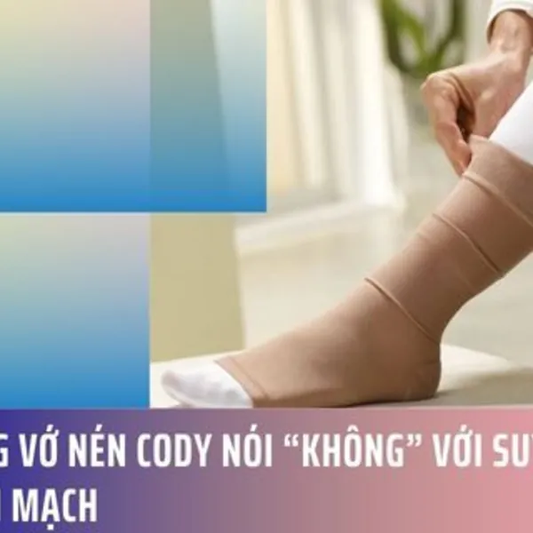 Cùng vớ nén Cody nói “không” với suy giãn tĩnh mạch