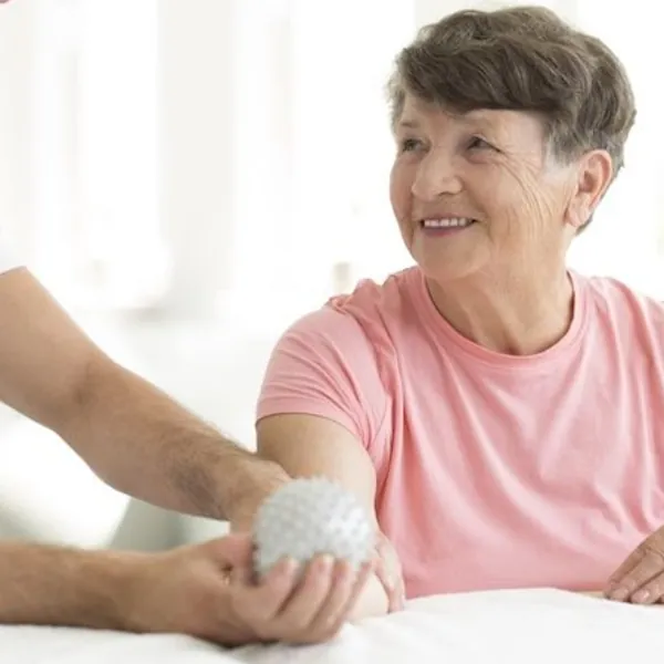 Các bài tập trị liệu tay thiết yếu để cải thiện sức mạnh
