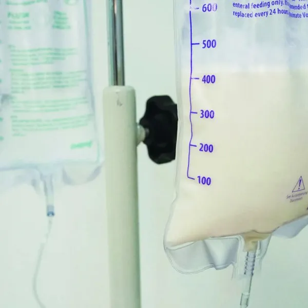 So sánh 2 phương pháp nuôi ăn đường miệng phổ biến