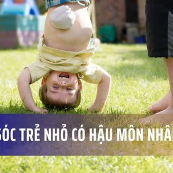 Hướng dẫn gia đình chăm sóc trẻ nhỏ có hậu môn nhân tạo