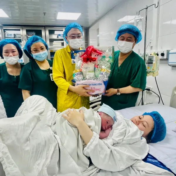 Hình ảnh đáng yêu của những em bé chào đời năm 2024