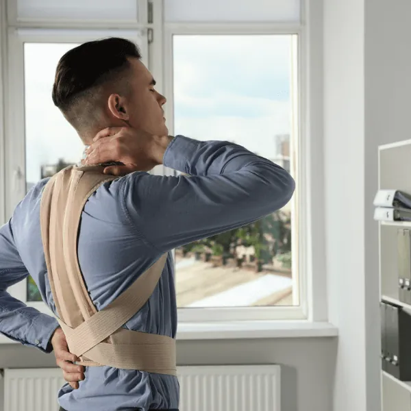 Có nên đeo đai lưng định hình cột sống khi bị đau lưng không?